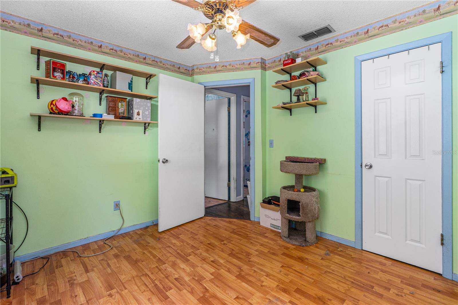 Image 14 of 31 For 428 Perdita Avenue