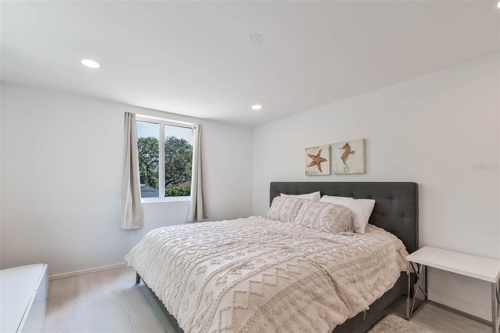 Image 10 of 34 For 833 12th Avenue