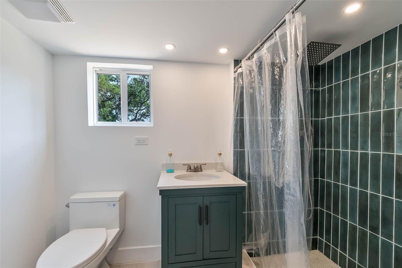 Image 20 of 34 For 833 12th Avenue