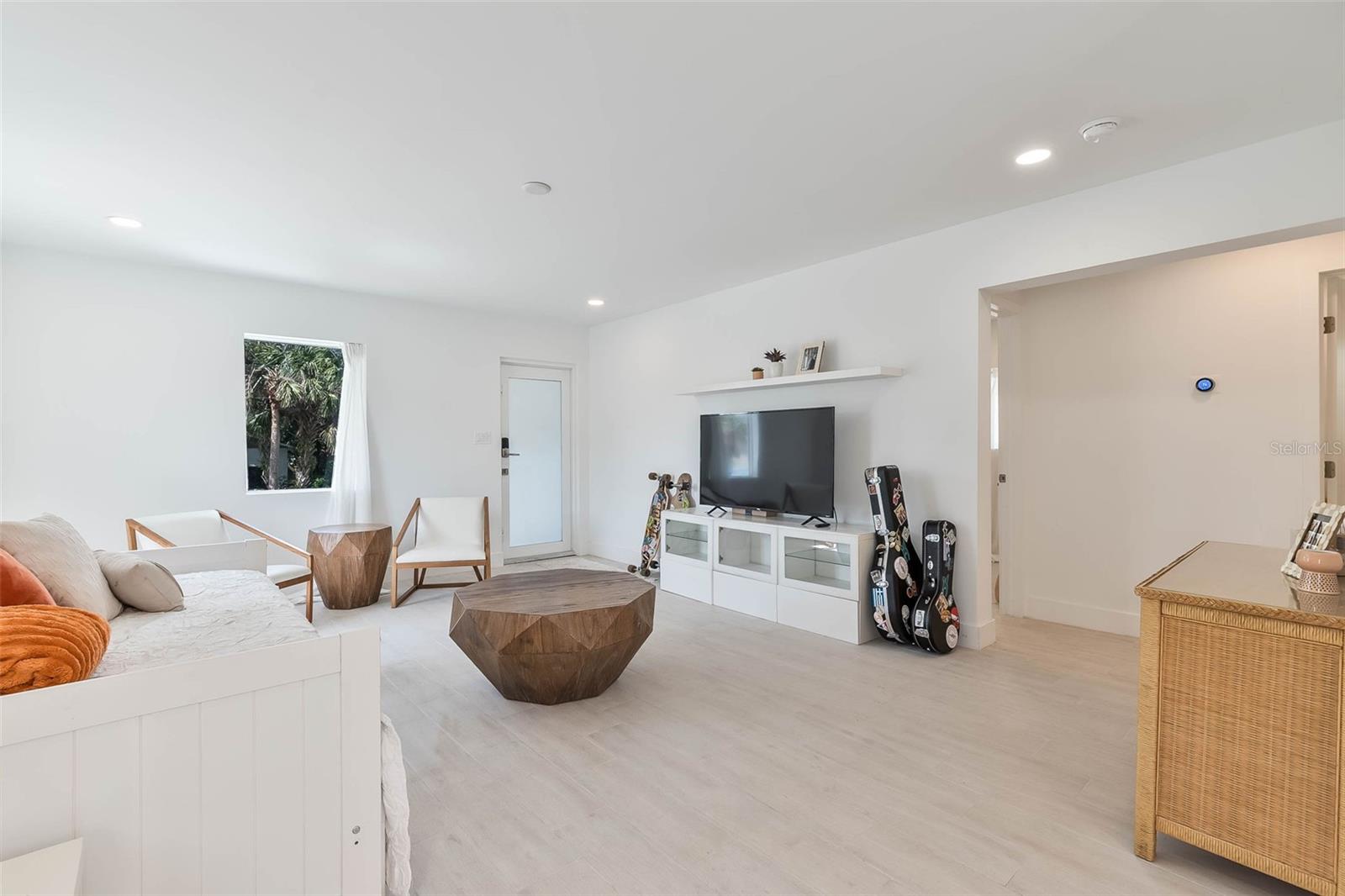 Image 4 of 34 For 833 12th Avenue