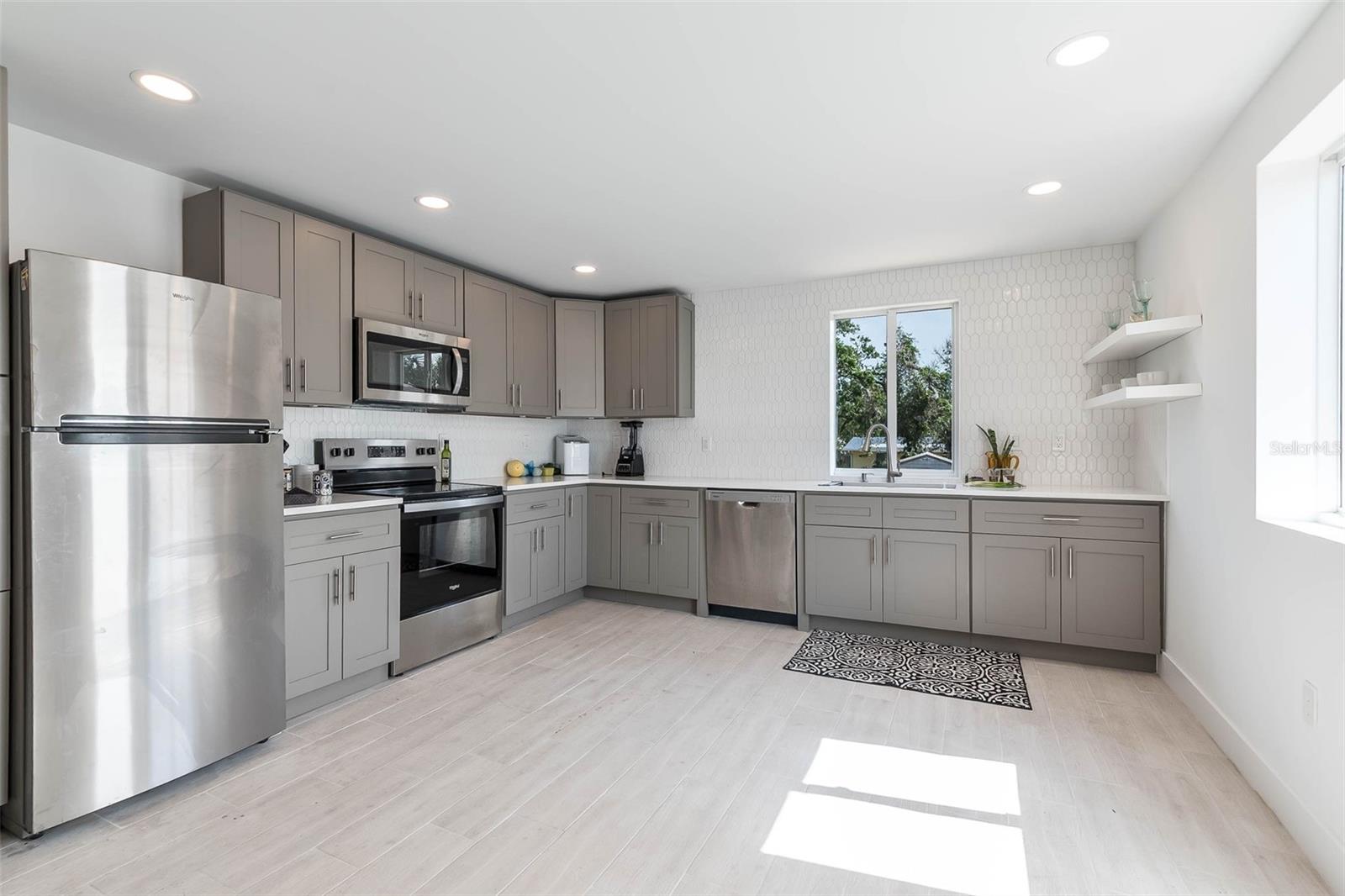 Image 7 of 34 For 833 12th Avenue