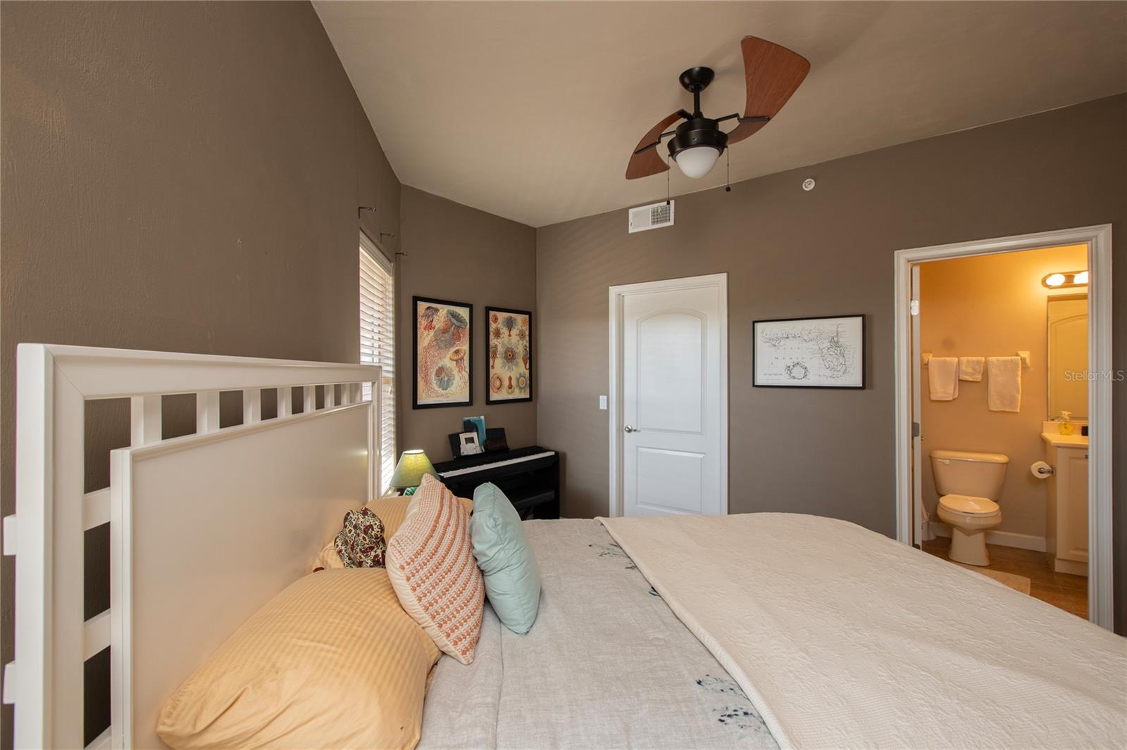 Image 10 of 21 For 424 Luna Bella Lane 316