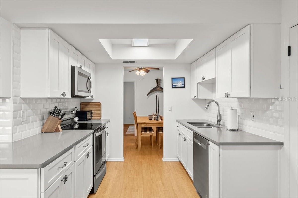 Image 11 of 31 For 704 Lynn Avenue