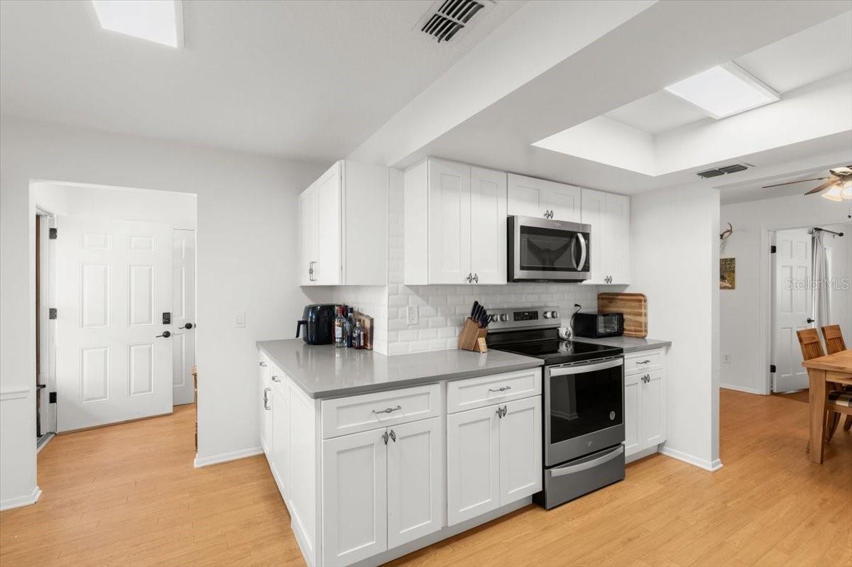 Image 12 of 31 For 704 Lynn Avenue