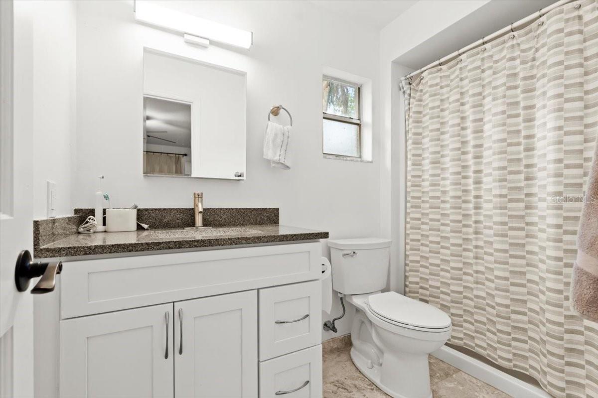 Image 14 of 31 For 704 Lynn Avenue