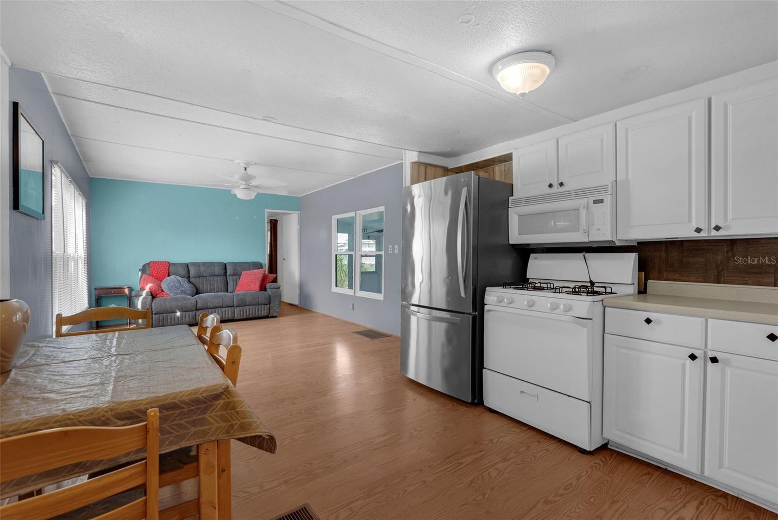 Image 17 of 38 For 5224 Pineland Avenue