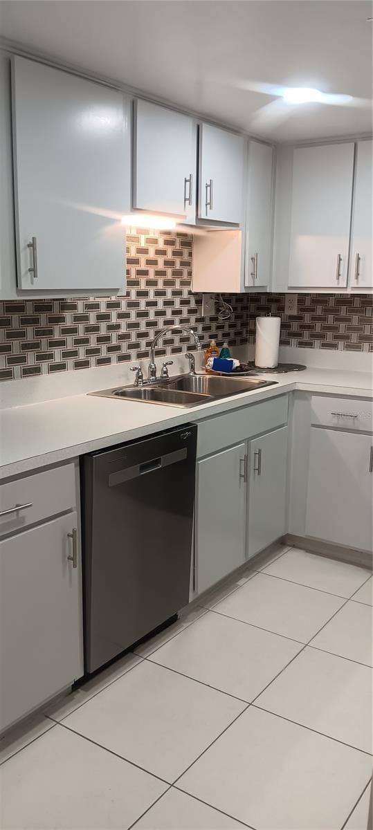 Image 8 of 18 For 4175 Atlantic Avenue 2280
