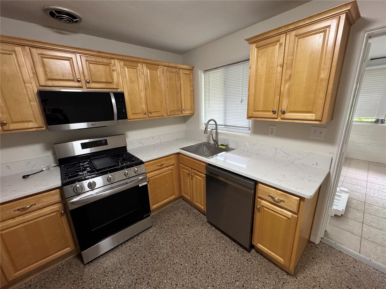 Image 11 of 13 For 905 Locust Street