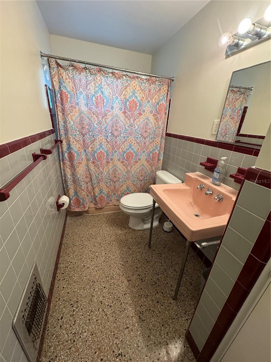 Image 13 of 13 For 905 Locust Street