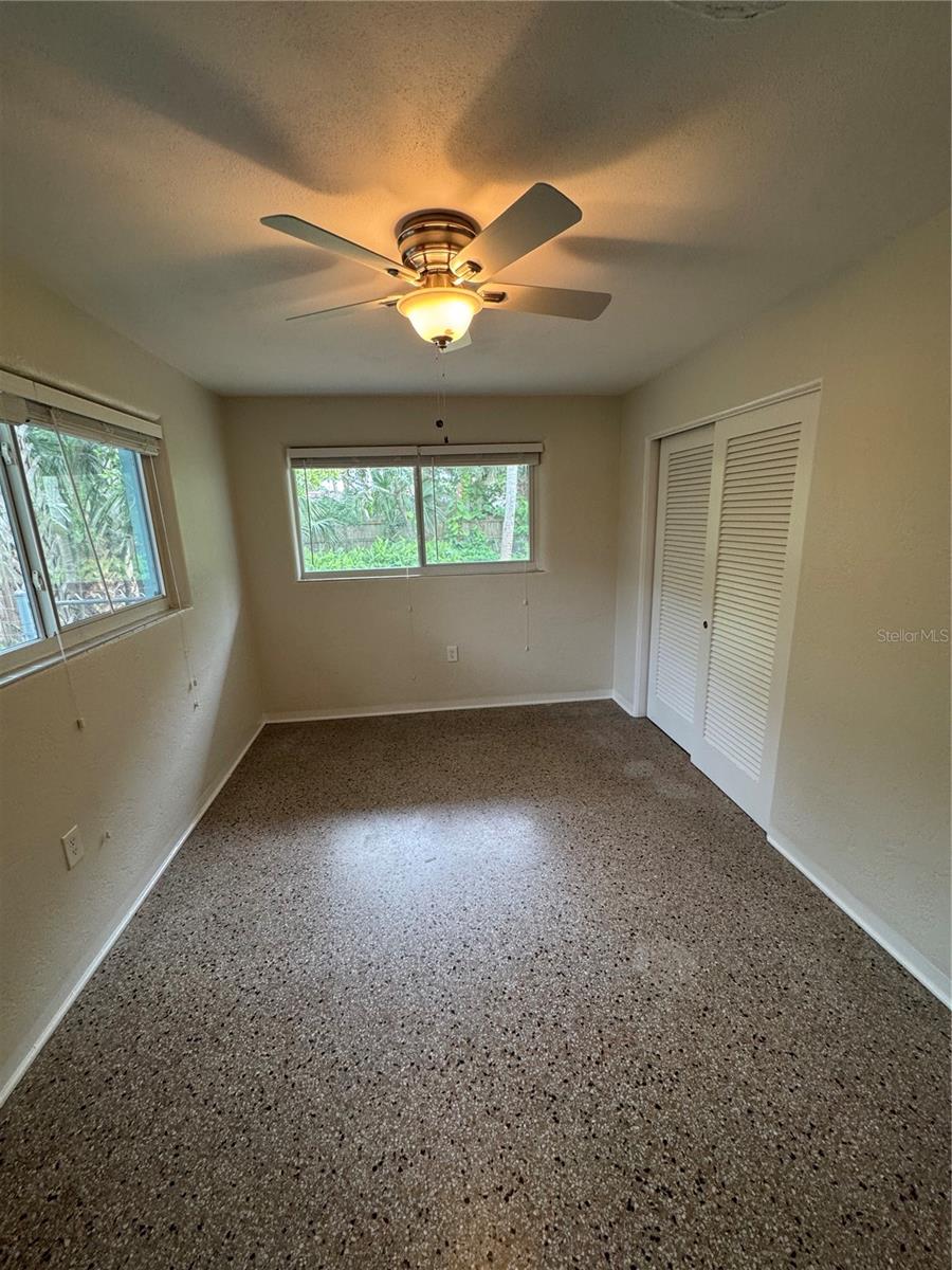 Image 6 of 13 For 905 Locust Street