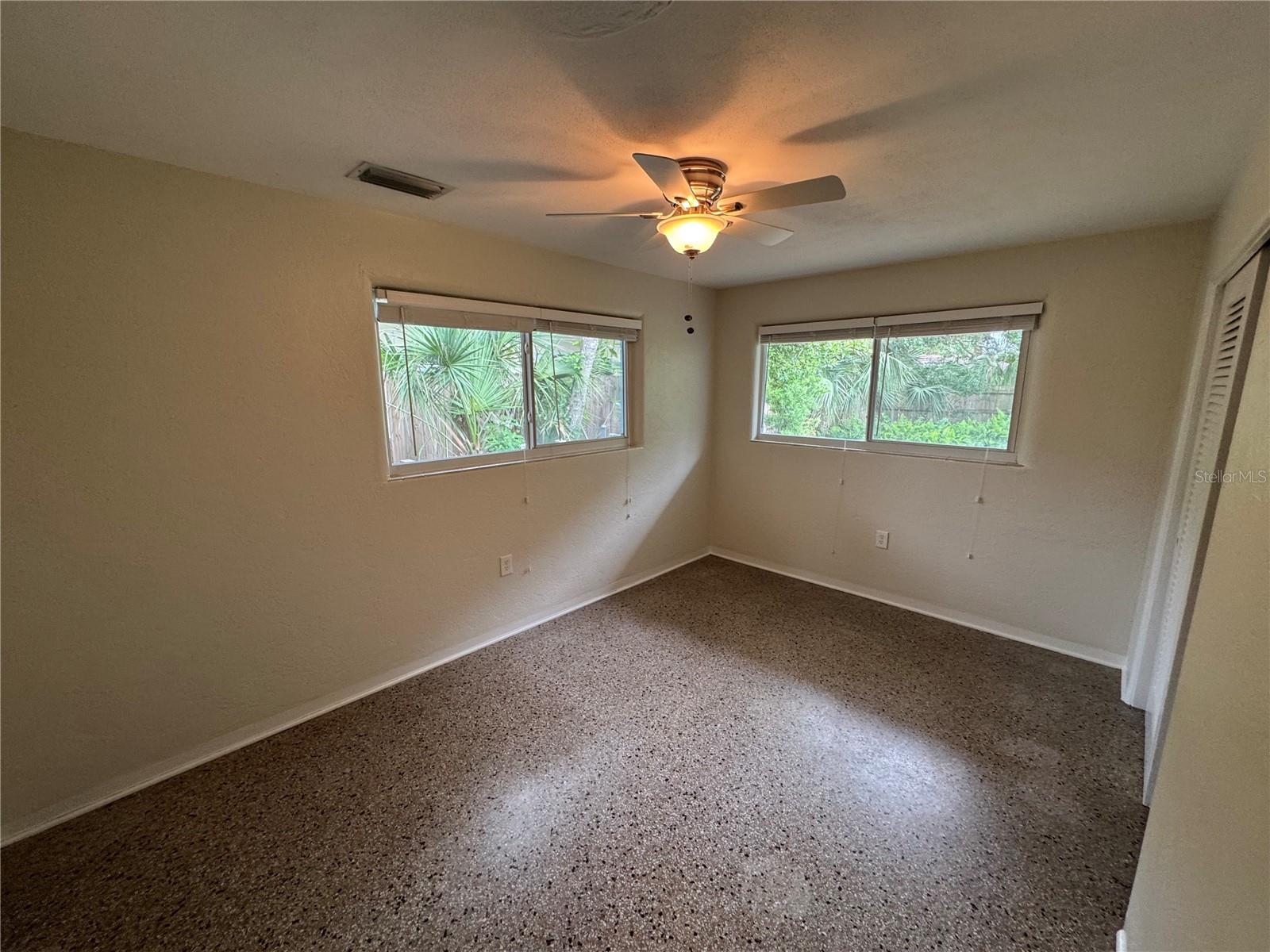 Image 7 of 13 For 905 Locust Street