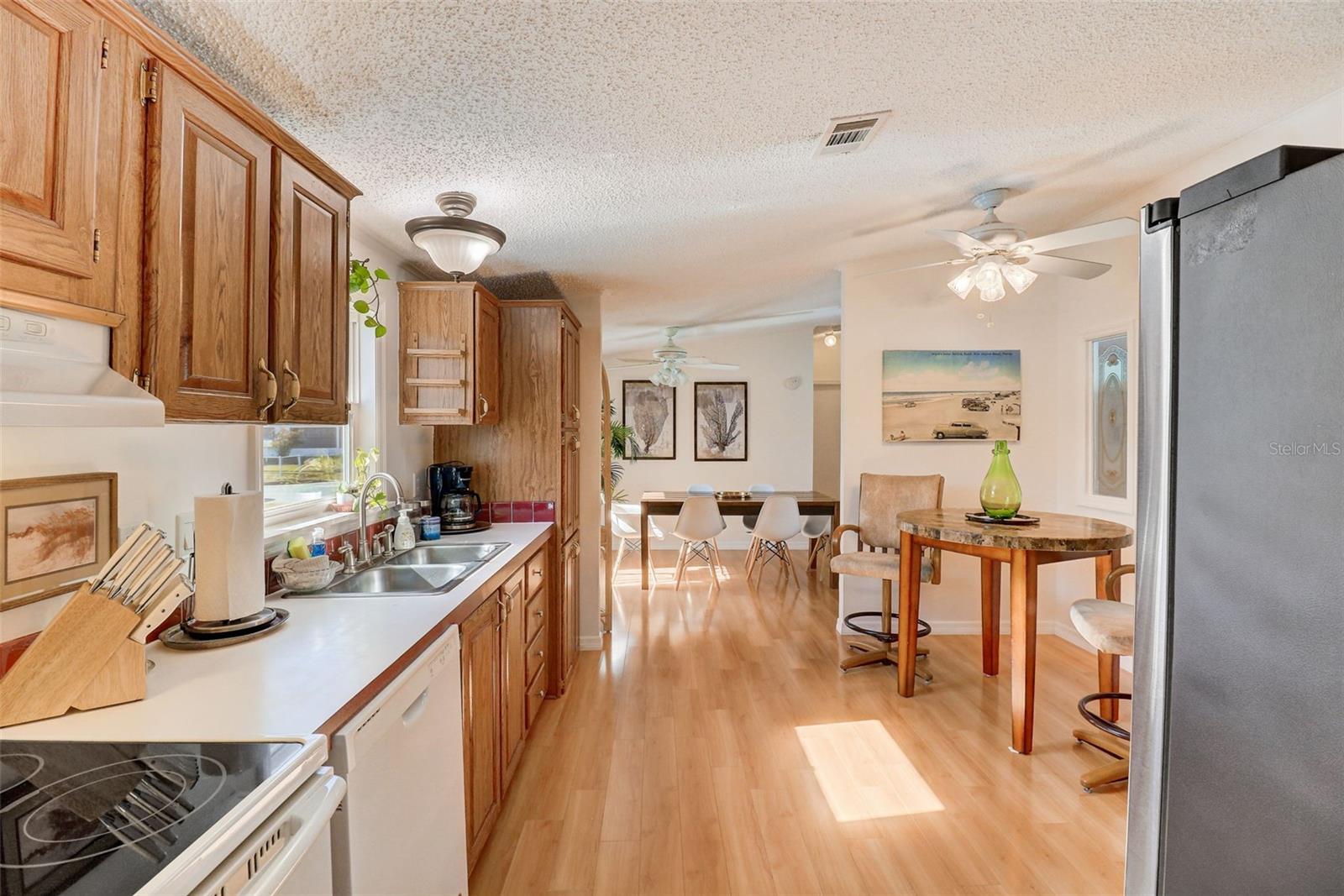 Image 18 of 56 For 4391 Maple Avenue