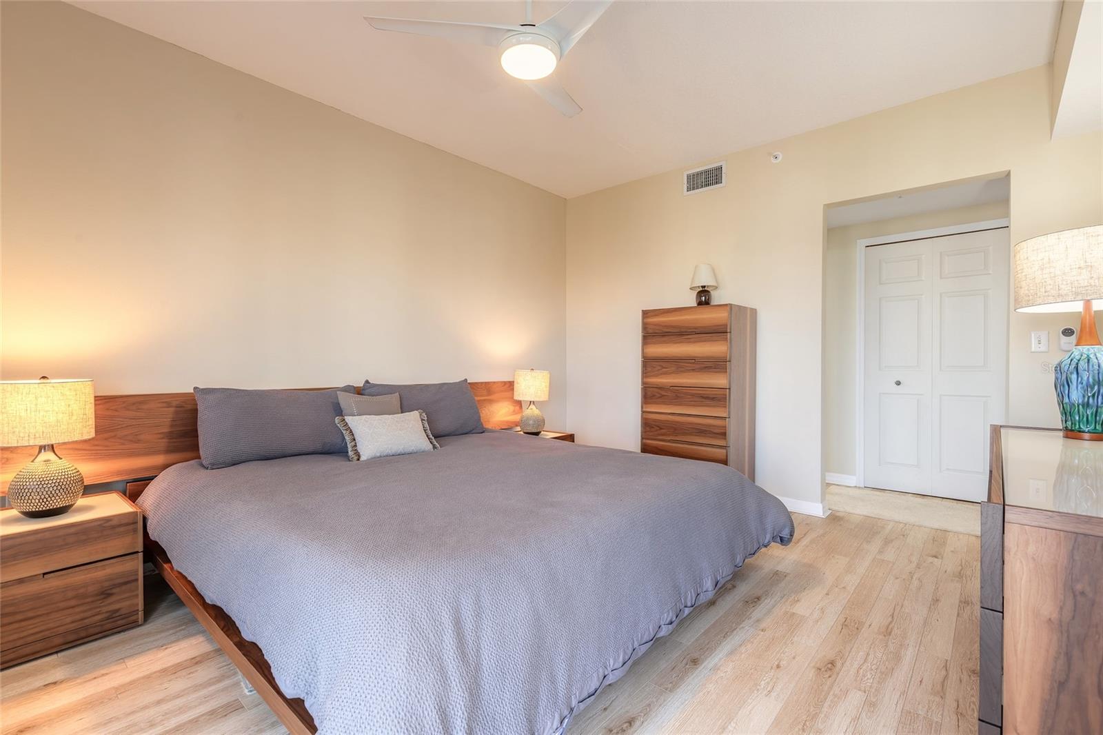 Image 21 of 50 For 5300 Atlantic Avenue 1-603