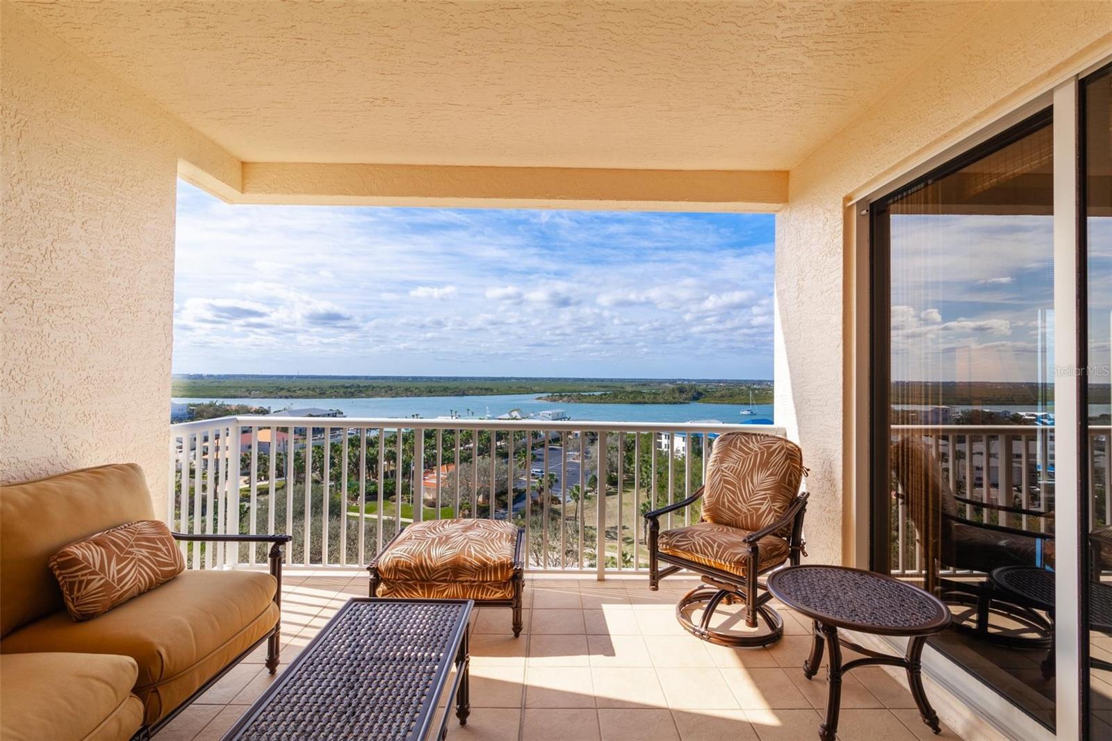 Image 23 of 58 For 265 Minorca Beach Way 902