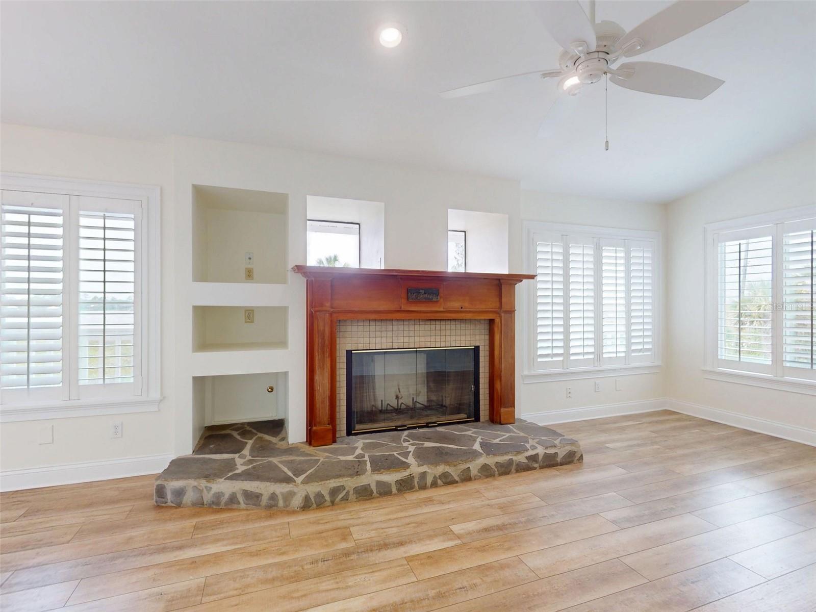 Image 30 of 91 For 2950 Sunset Drive