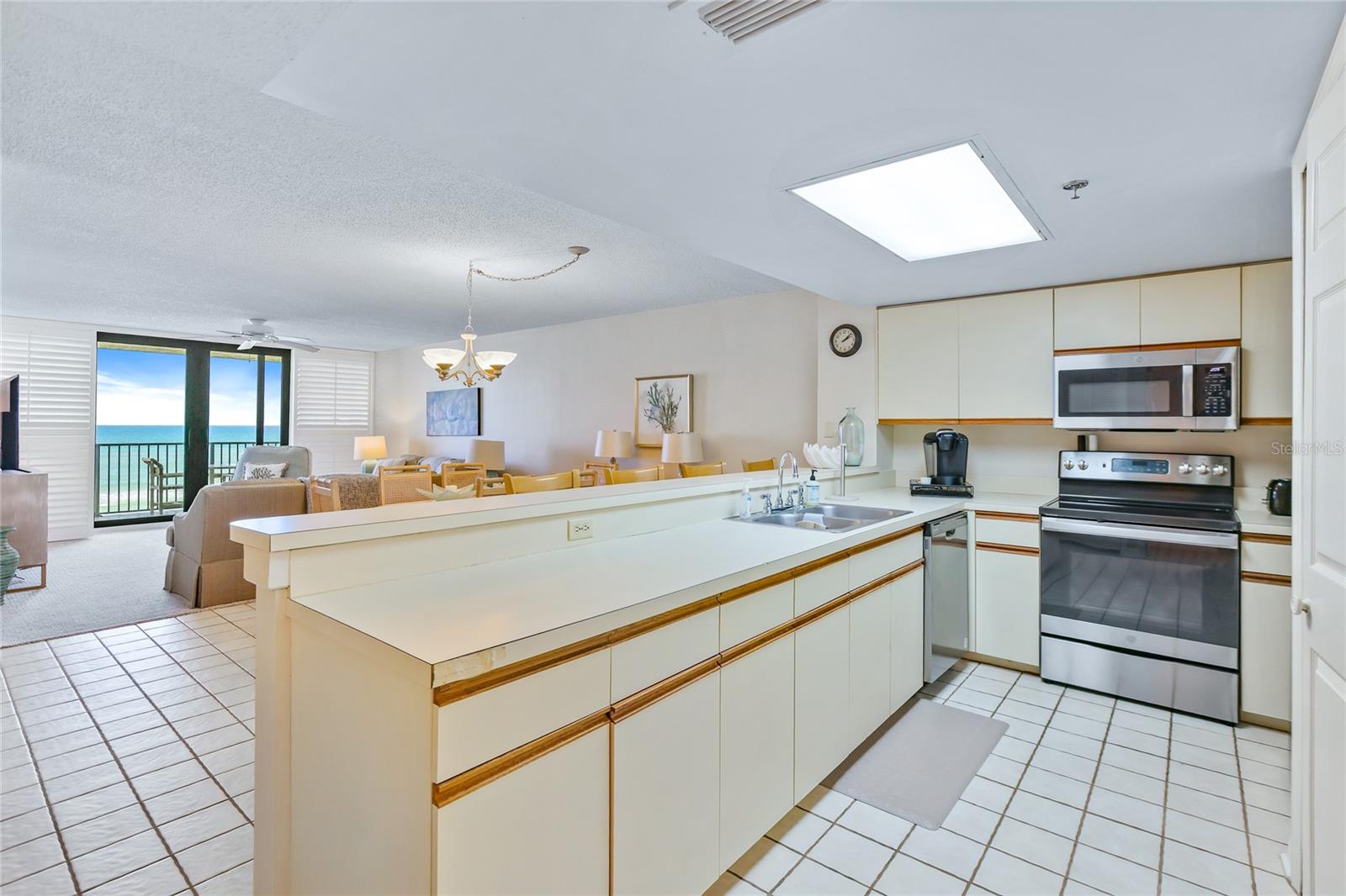 Image 11 of 35 For 6727 Turtlemound Road 318