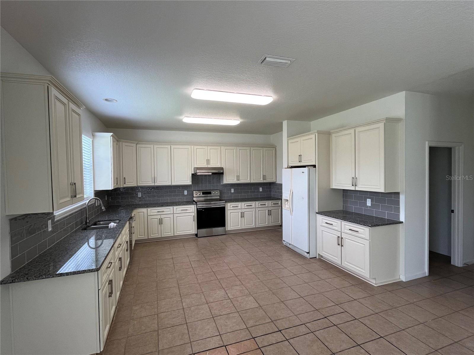 Image 4 of 41 For 101 Hagge Drive