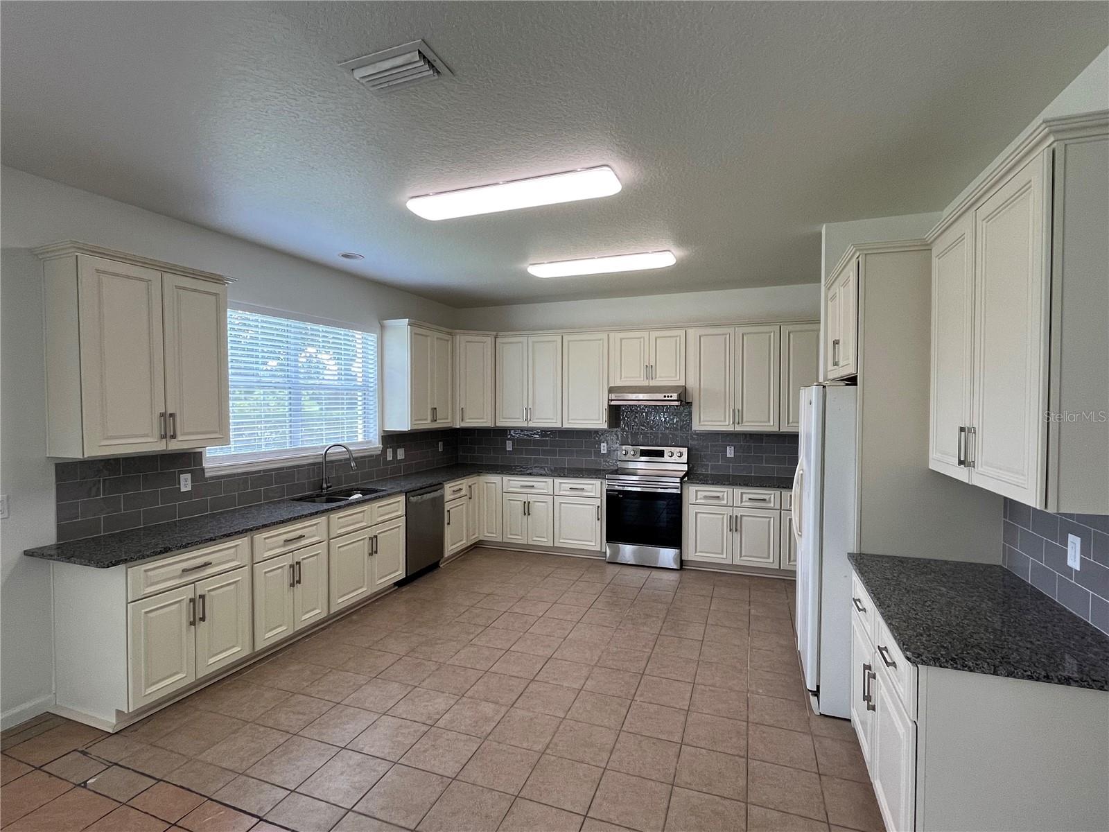 Image 5 of 41 For 101 Hagge Drive