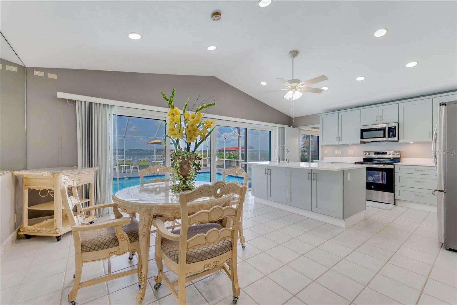 Image 17 of 56 For 3326 Peninsula Drive