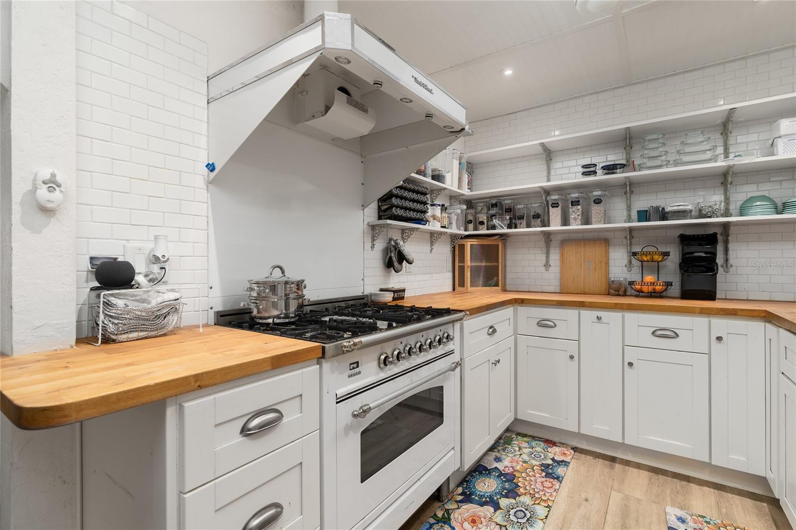 Listing photo id 8 for 25 Dolphin Avenue
