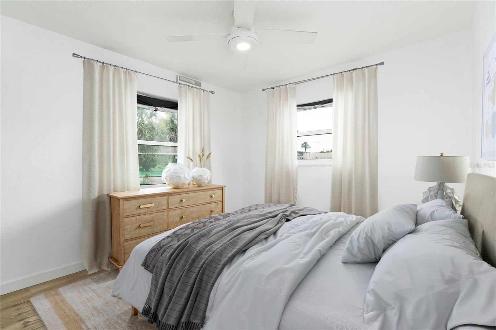 Listing photo id 11 for 25 Dolphin Avenue