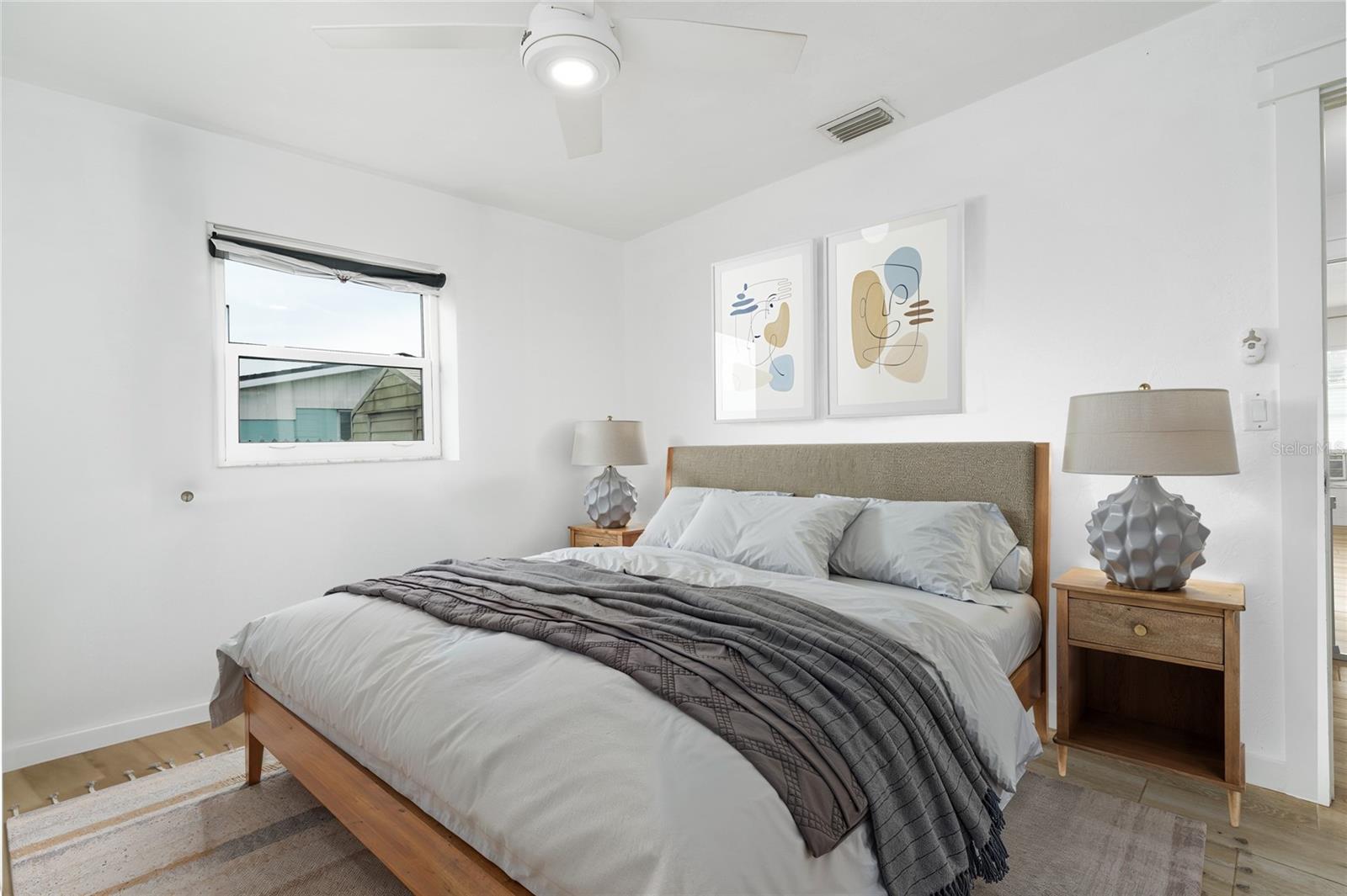 Listing photo id 12 for 25 Dolphin Avenue