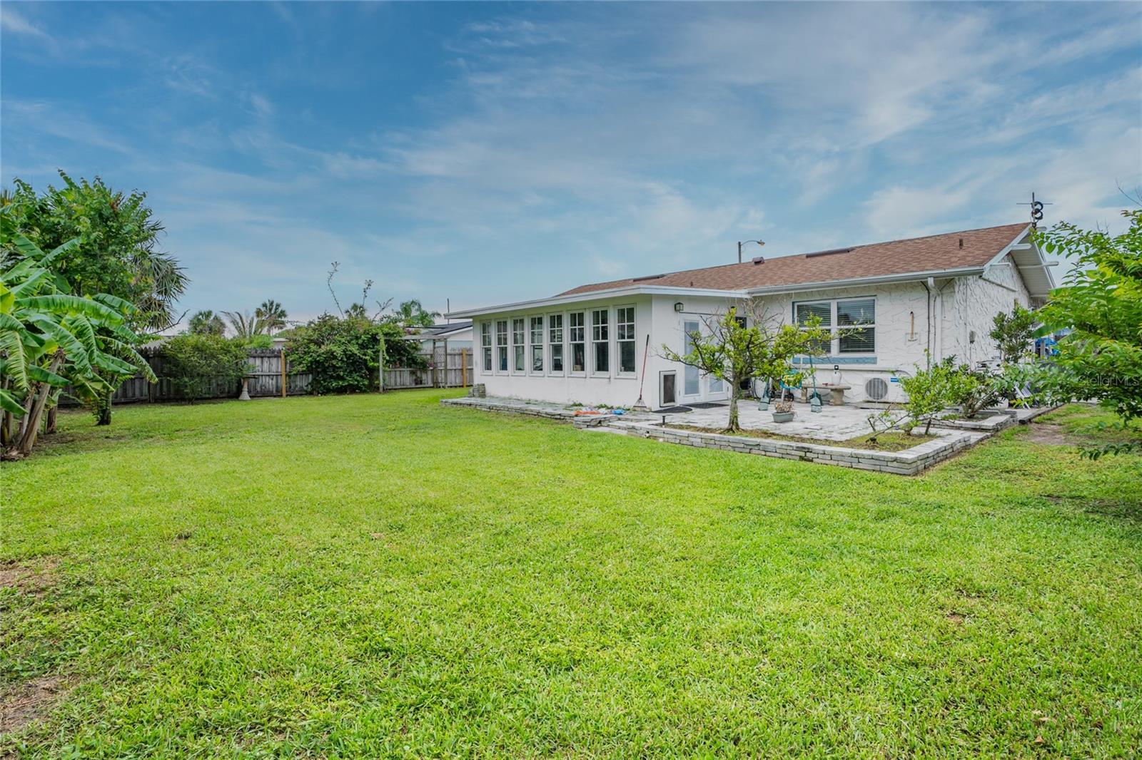 Listing photo id 21 for 25 Dolphin Avenue