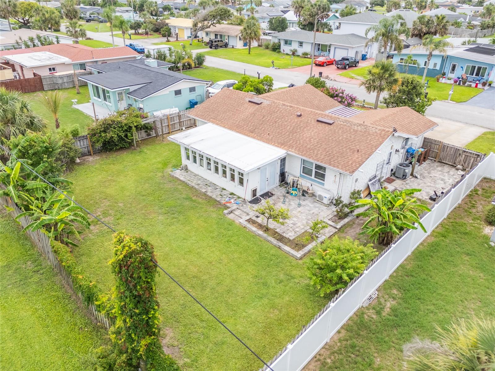 Listing photo id 23 for 25 Dolphin Avenue