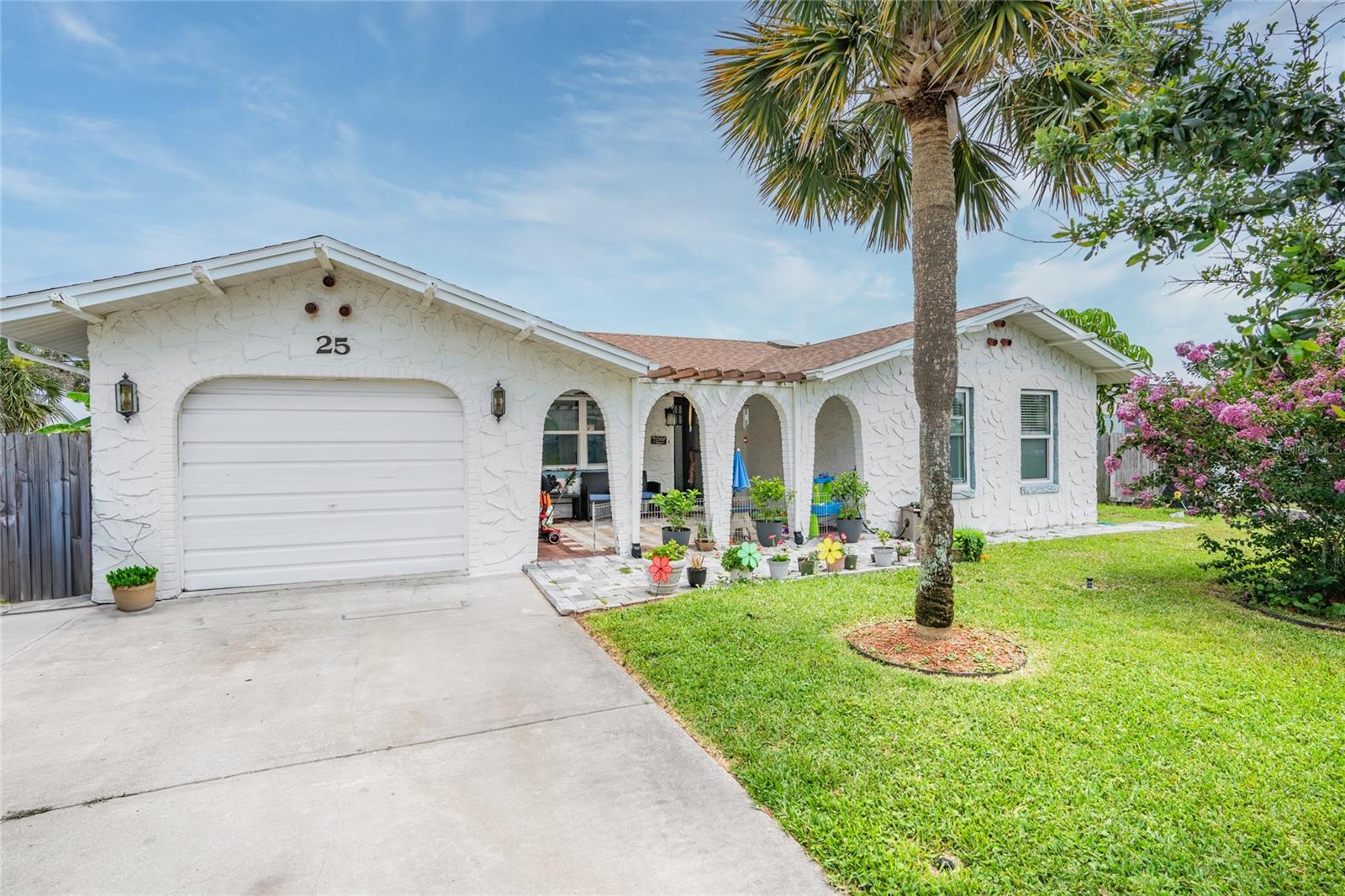 Listing photo id 1 for 25 Dolphin Avenue