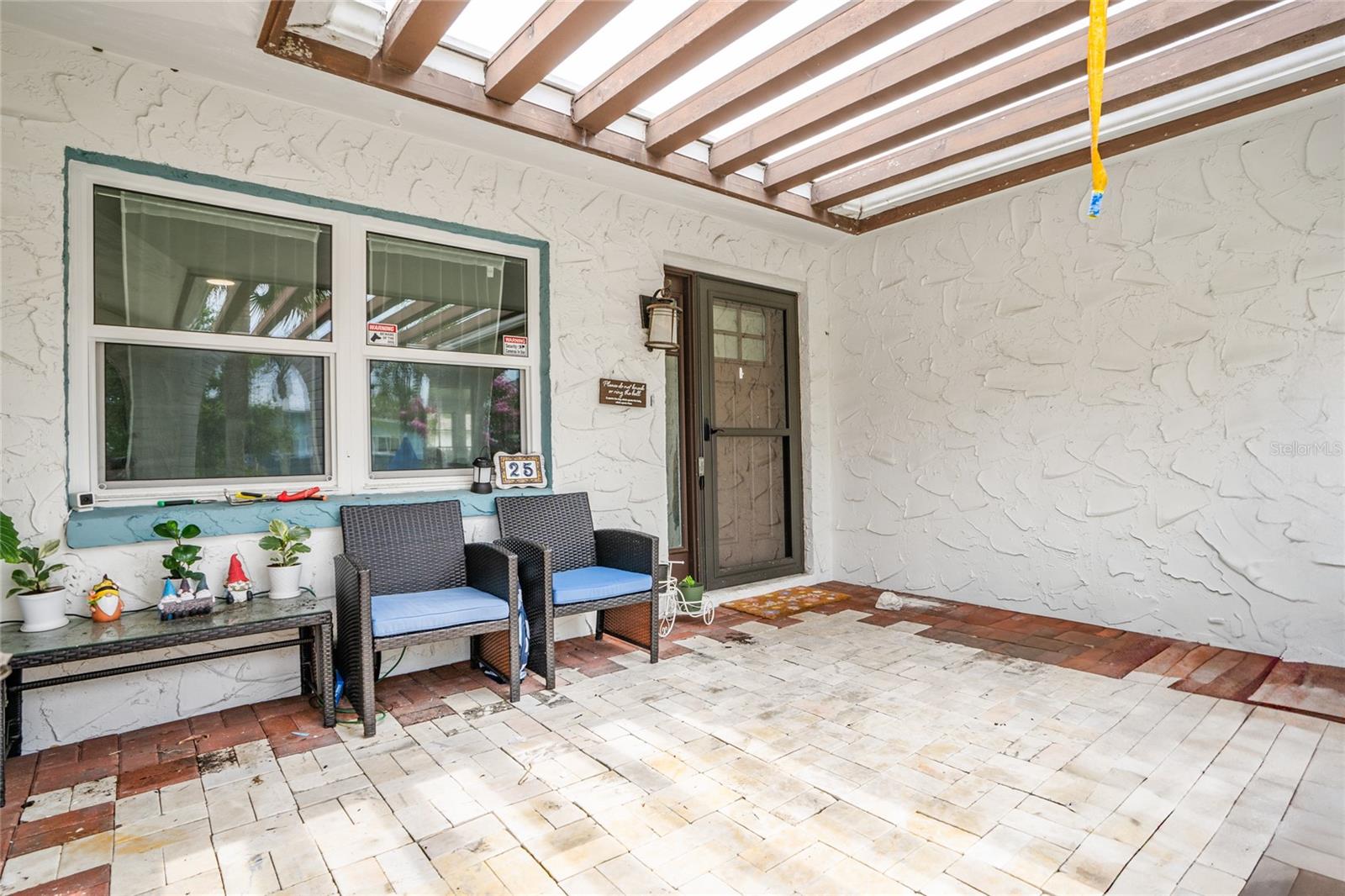 Listing photo id 2 for 25 Dolphin Avenue
