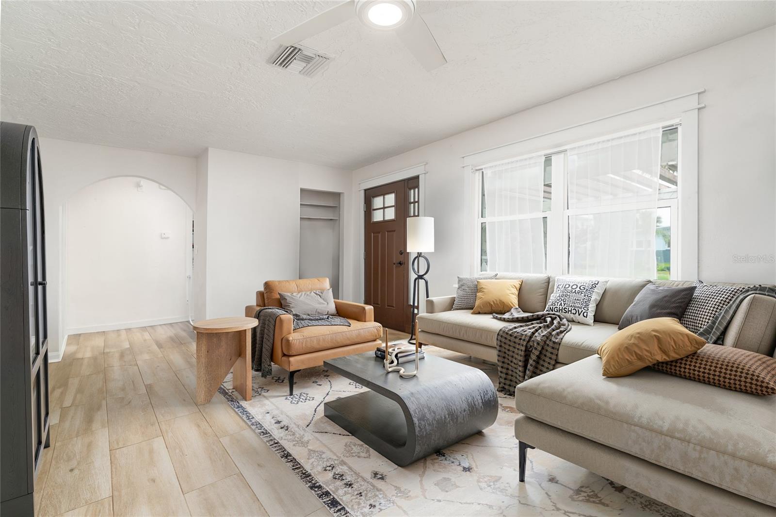 Listing photo id 4 for 25 Dolphin Avenue