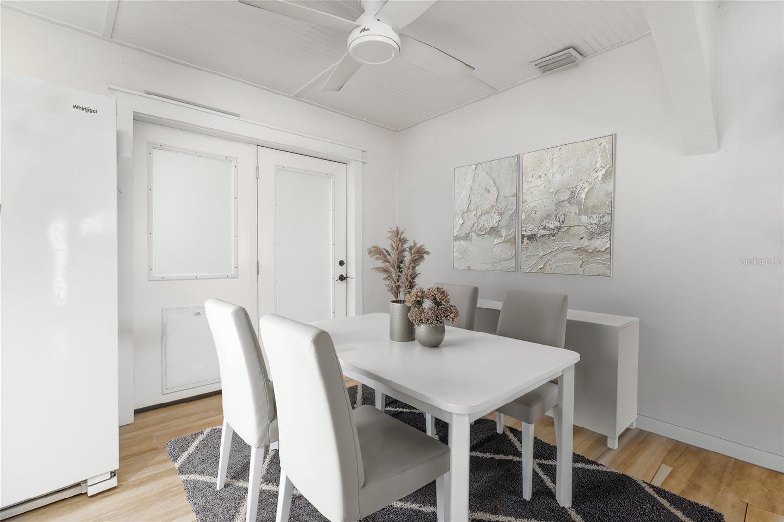 Listing photo id 6 for 25 Dolphin Avenue