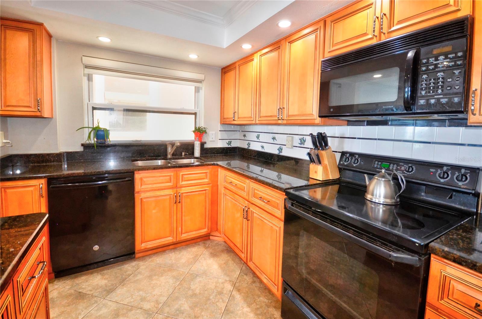 Image 11 of 38 For 4435 Atlantic Avenue 416