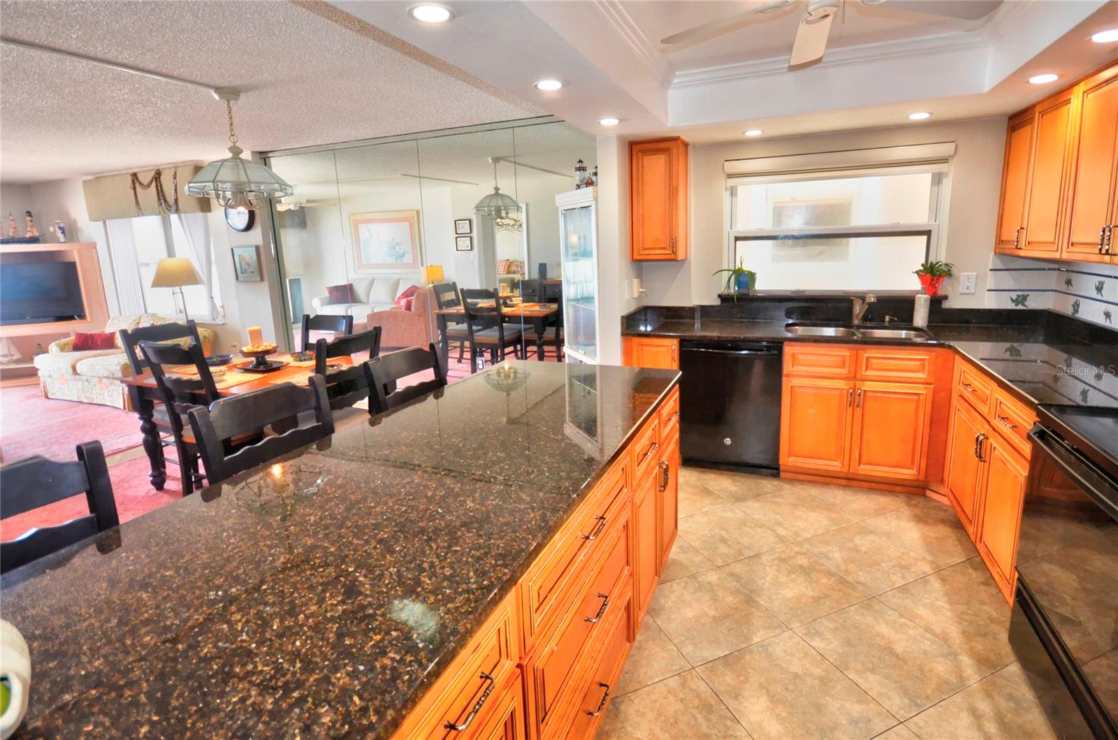 Image 12 of 38 For 4435 Atlantic Avenue 416