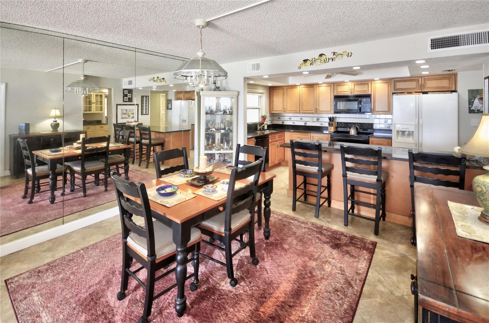 Image 15 of 38 For 4435 Atlantic Avenue 416