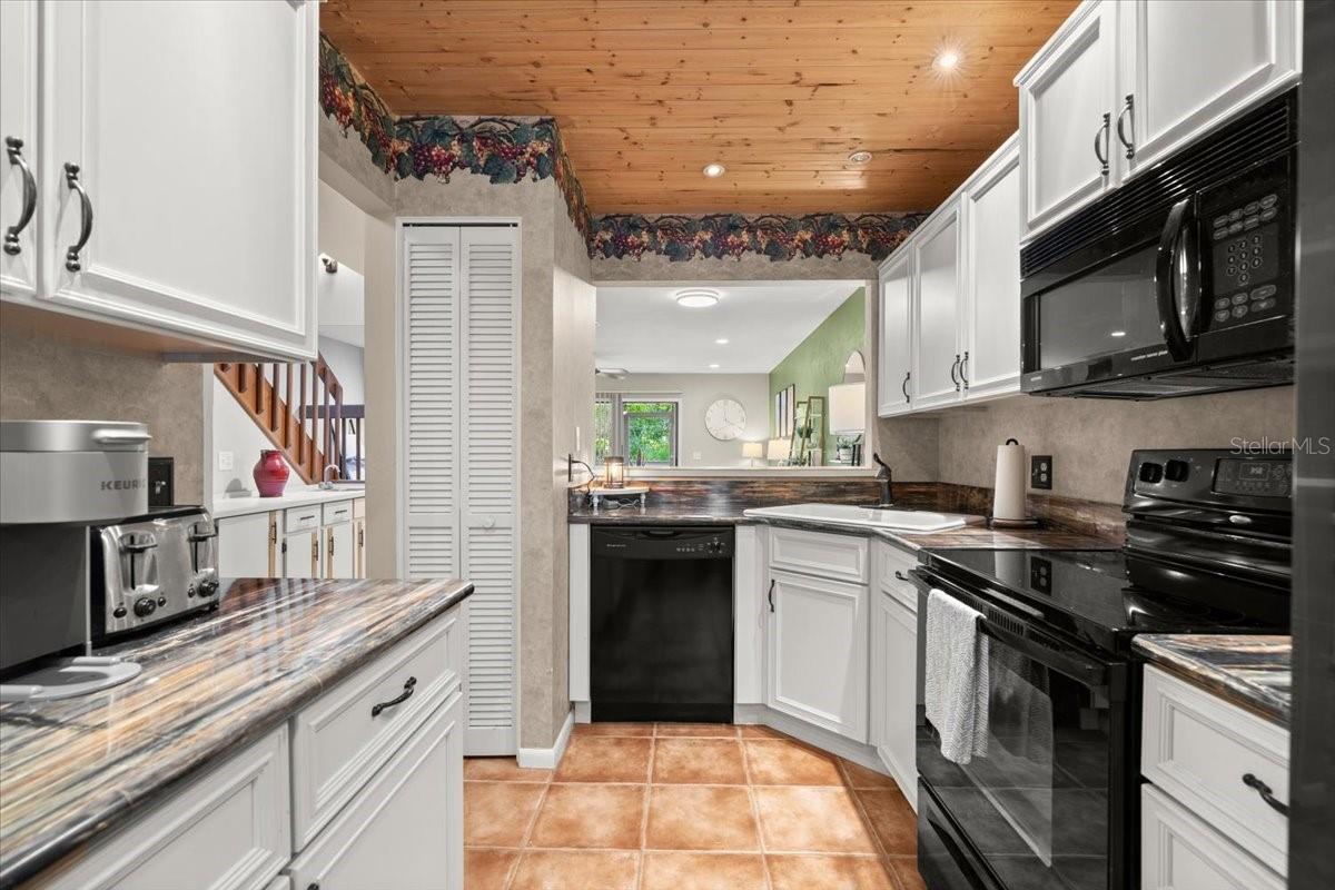 Image 30 of 46 For 140 Limewood Place C