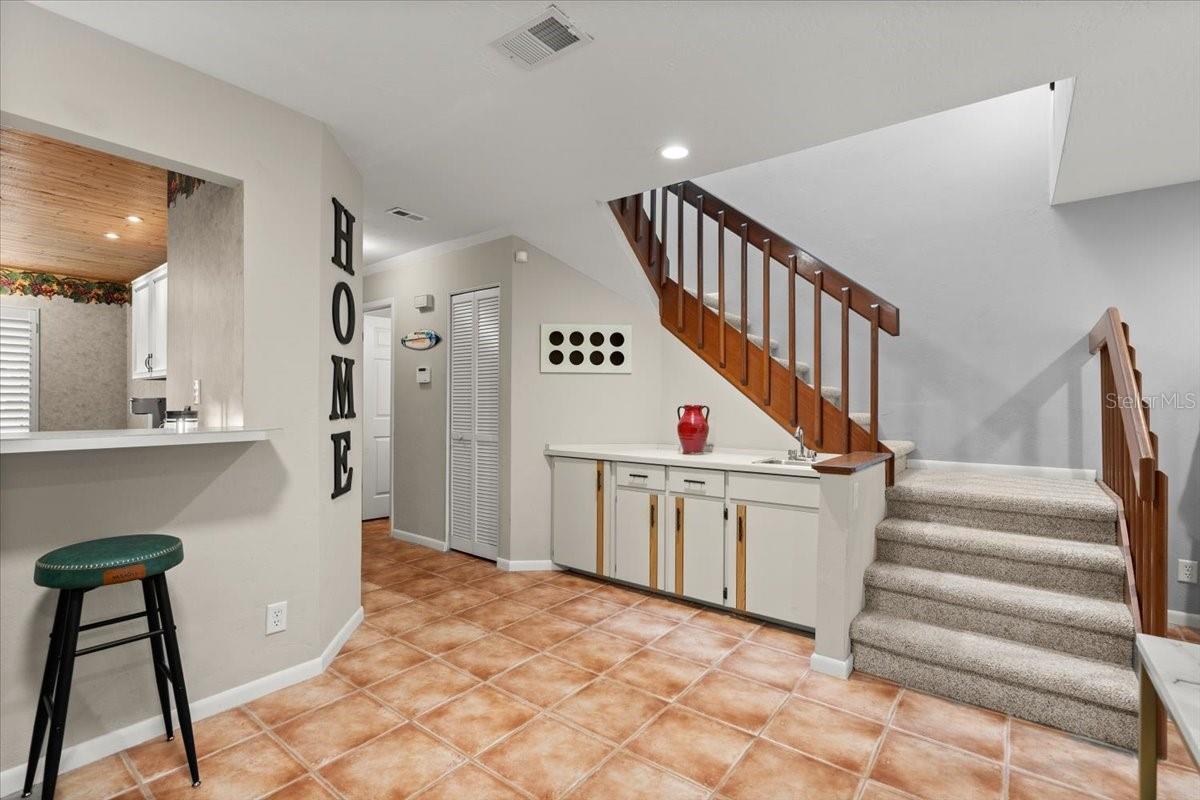 Image 7 of 46 For 140 Limewood Place C