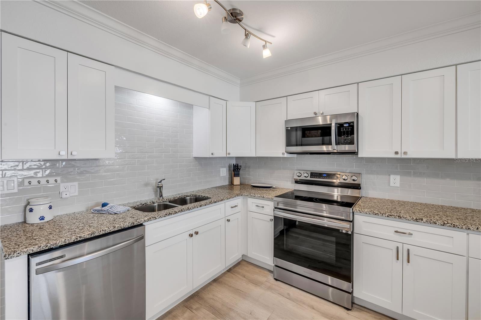 Image 17 of 34 For 2122 Atlantic Avenue 2122