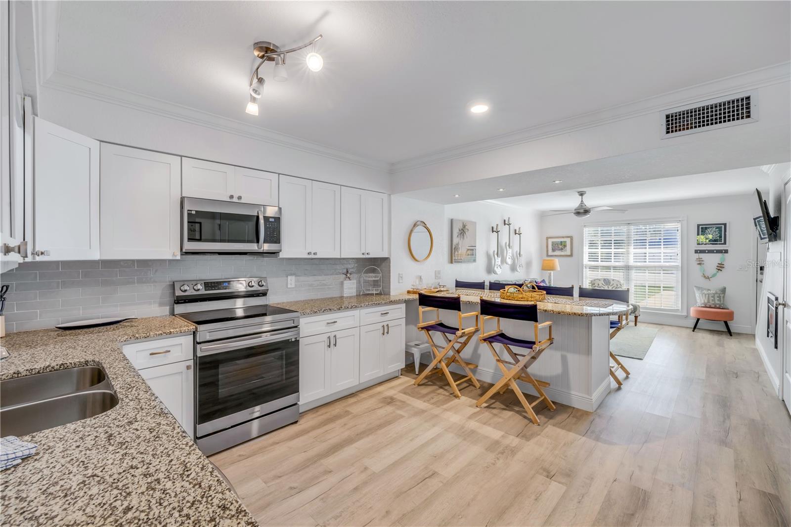Image 4 of 34 For 2122 Atlantic Avenue 2122
