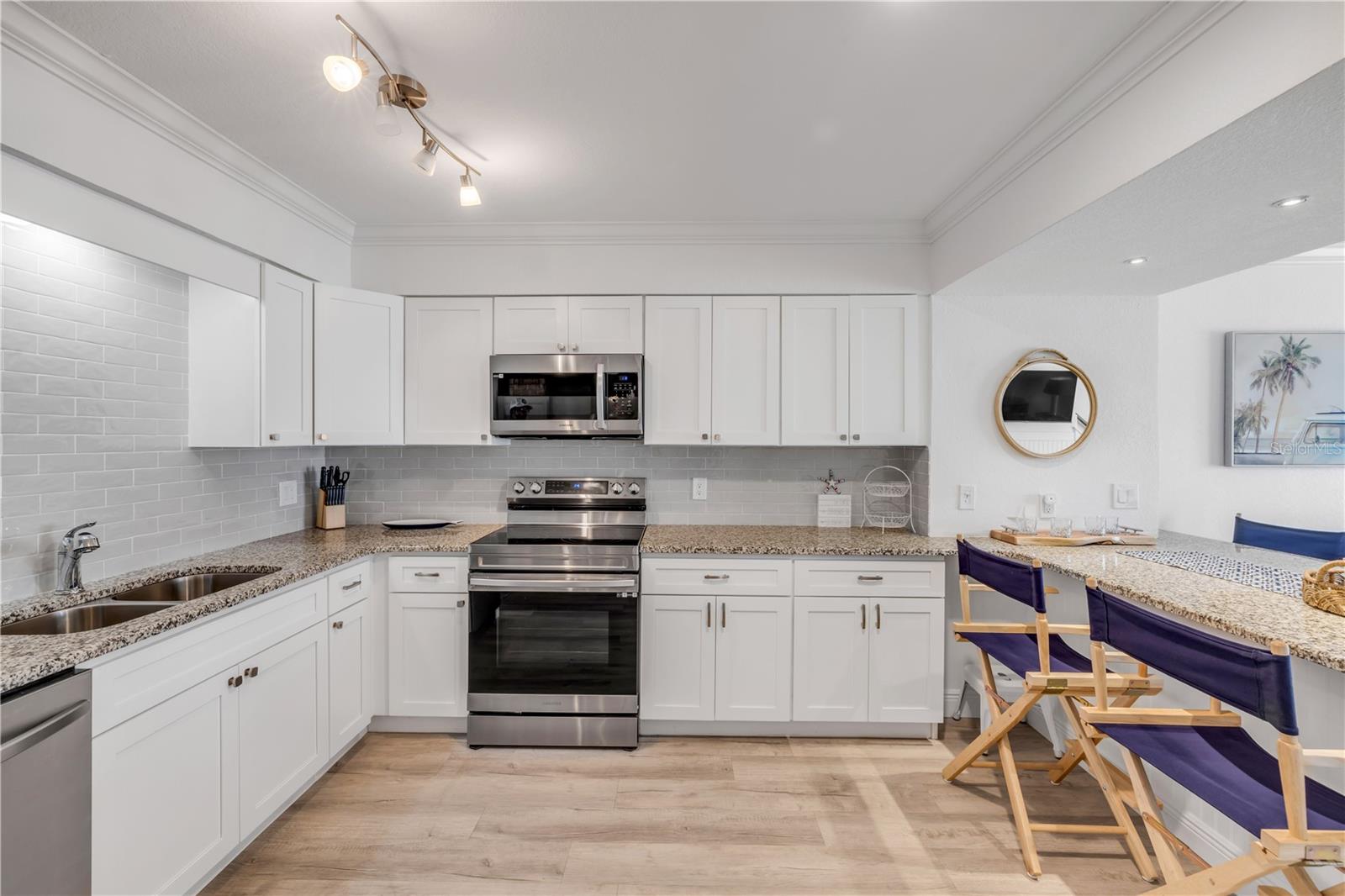 Image 5 of 34 For 2122 Atlantic Avenue 2122