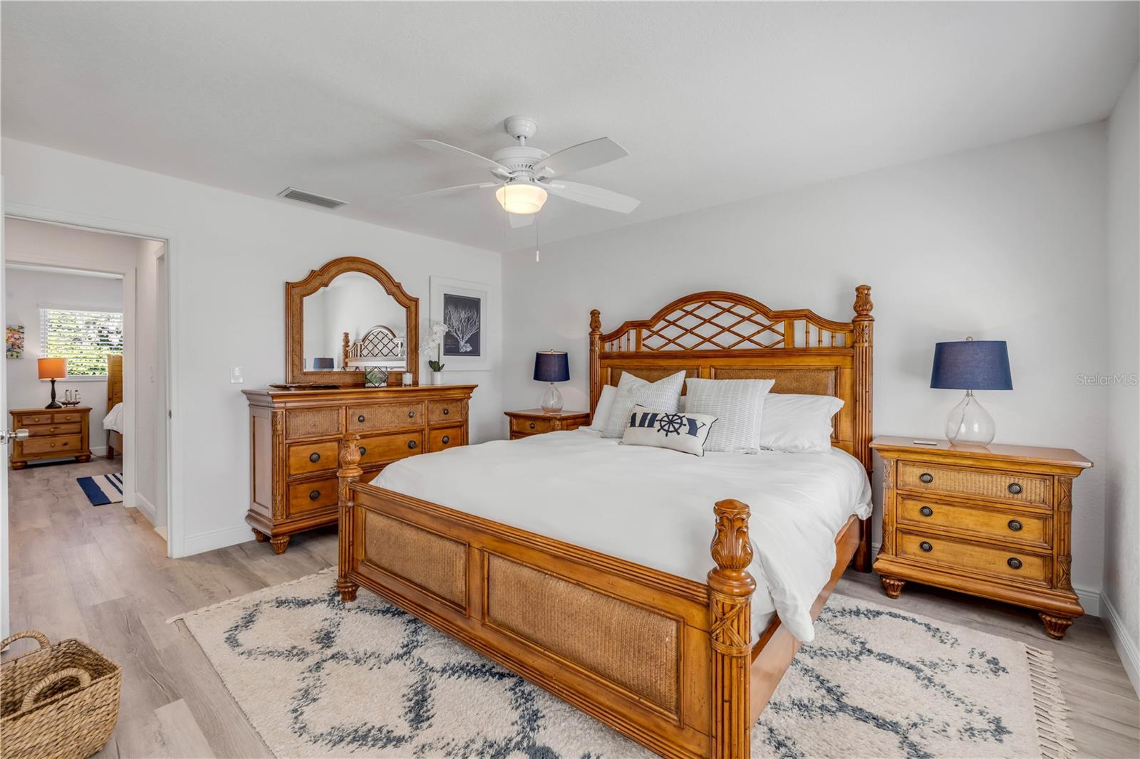 Image 8 of 34 For 2122 Atlantic Avenue 2122