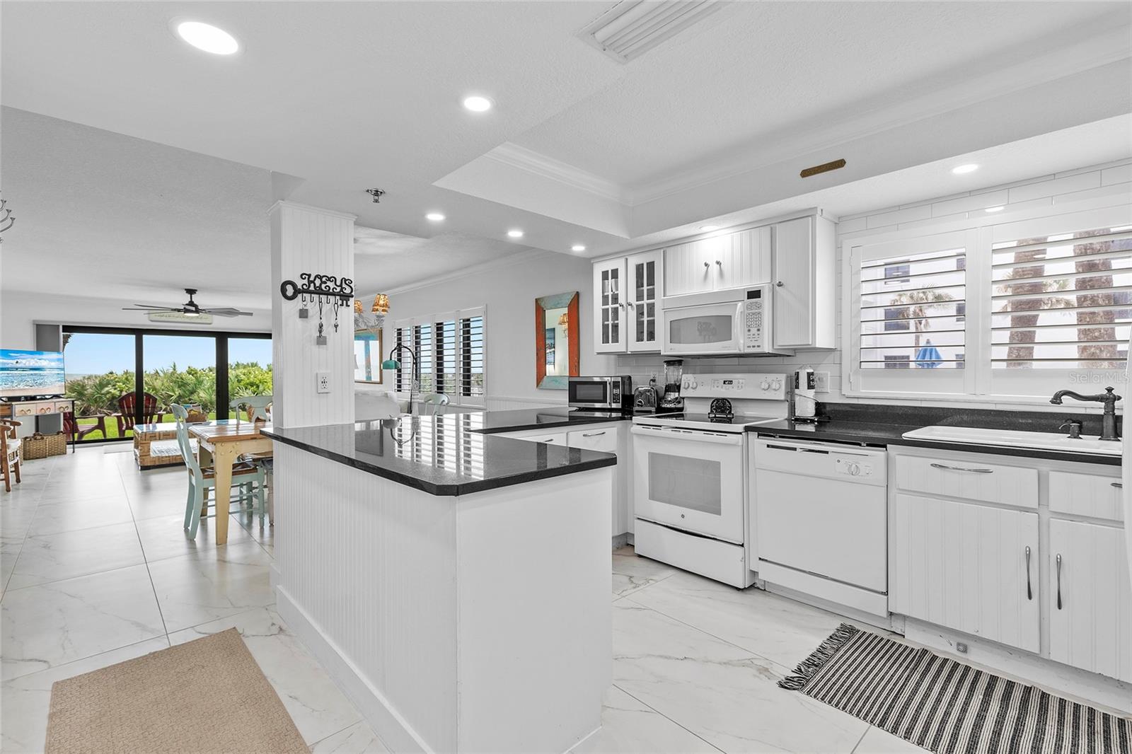 Image 4 of 43 For 5301 Atlantic Avenue 140