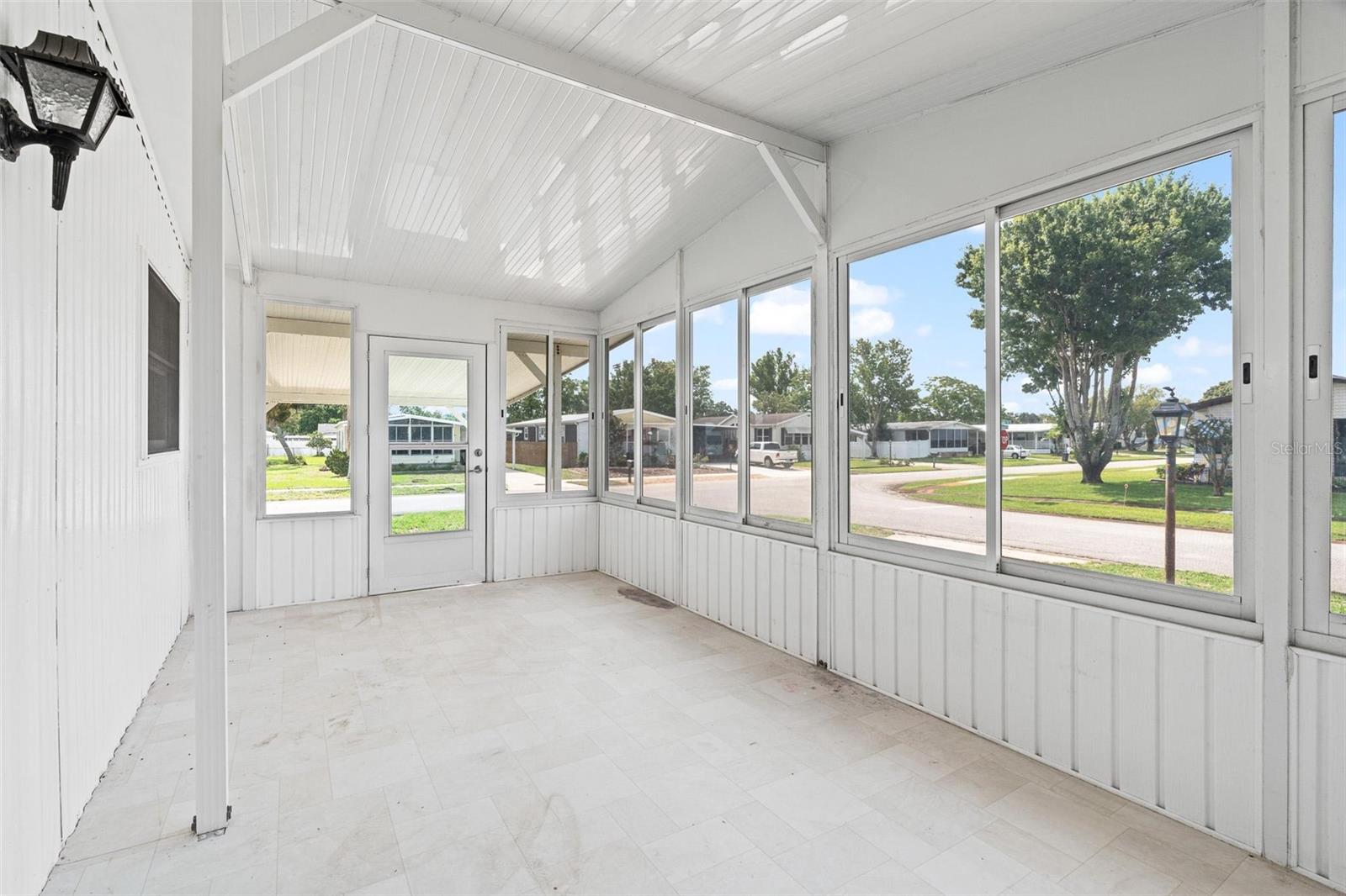 Image 21 of 29 For 703 Larado Drive