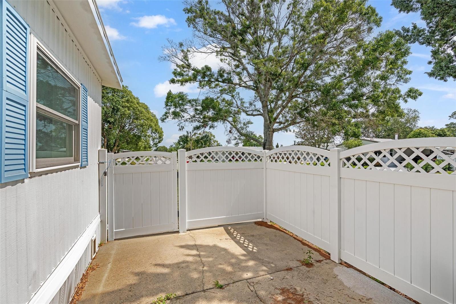 Image 24 of 29 For 703 Larado Drive