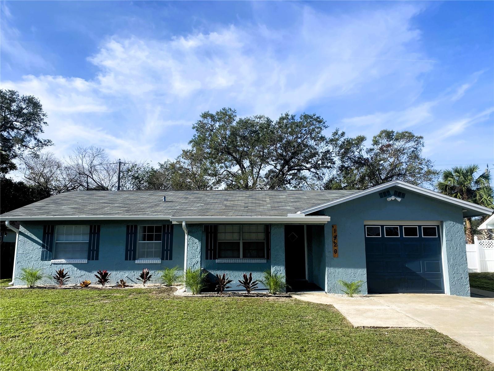 Image 2 of 27 For 1920 Travelers Palm Drive