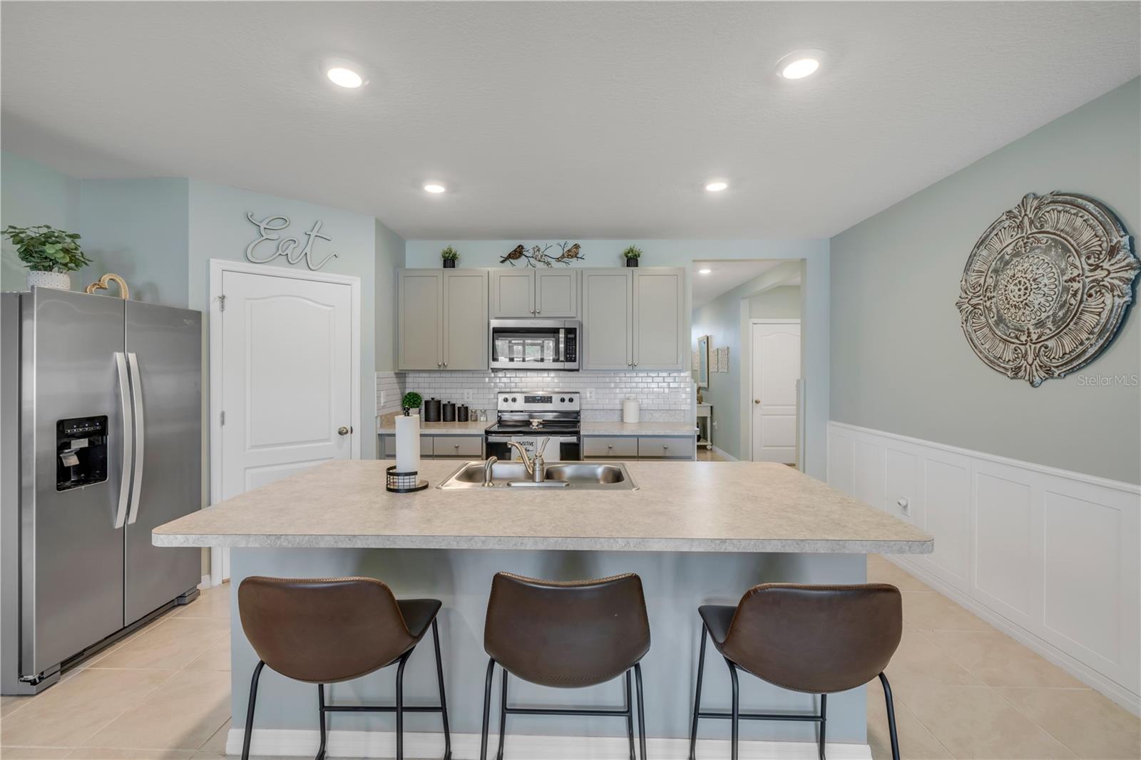 Image 10 of 35 For 2733 Neverland Drive