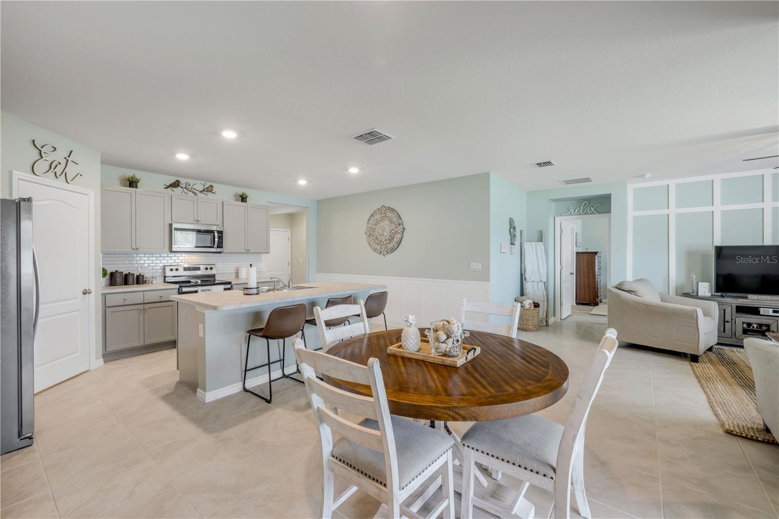 Image 3 of 35 For 2733 Neverland Drive