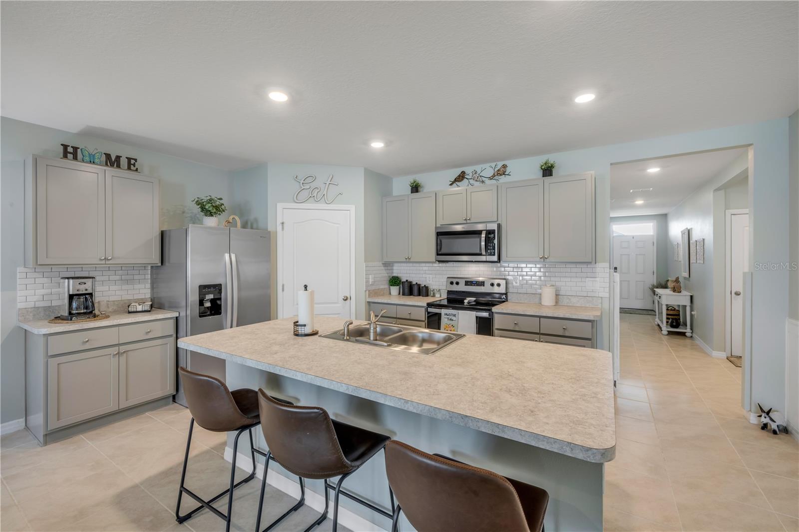 Image 4 of 35 For 2733 Neverland Drive
