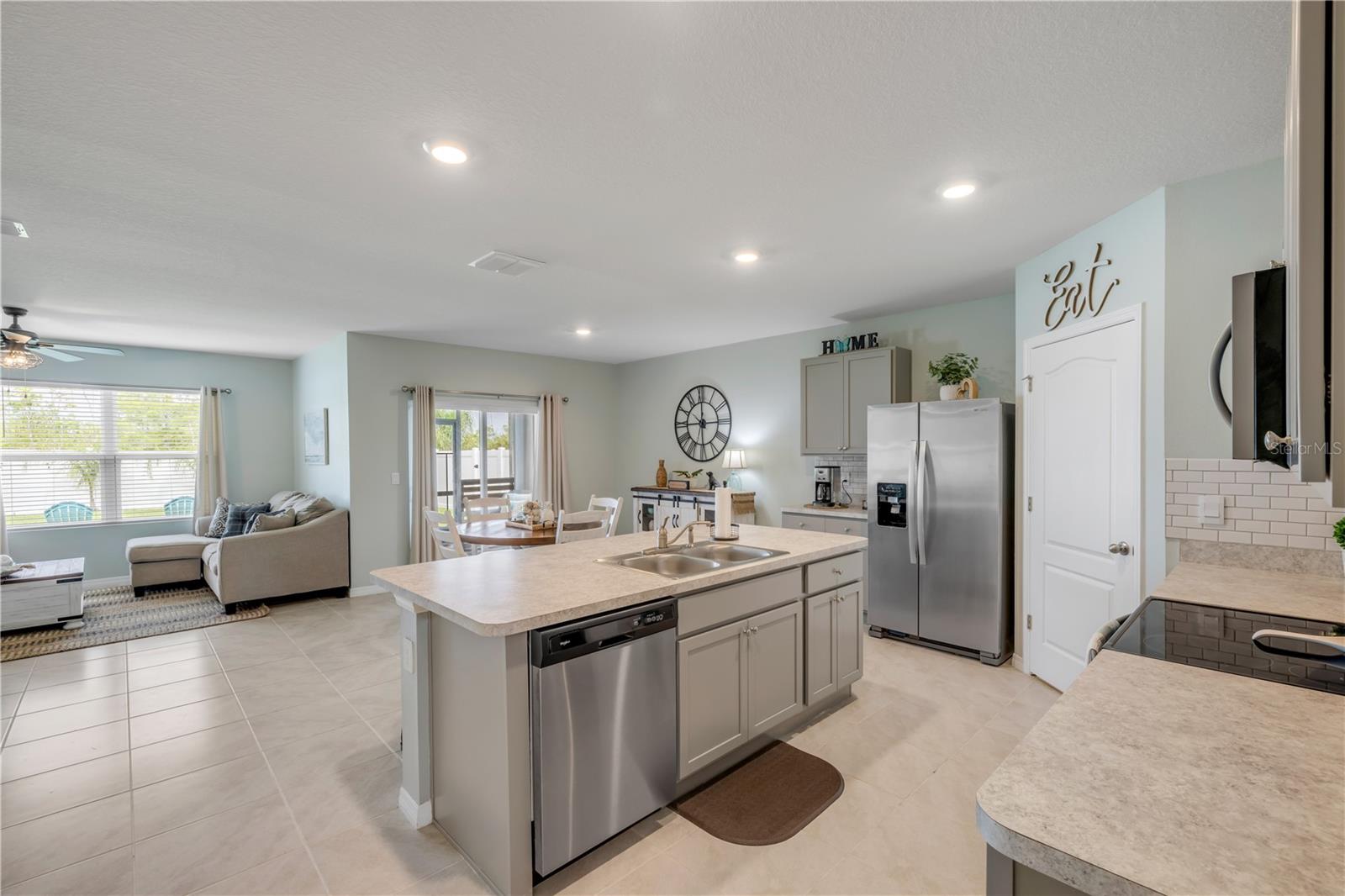 Image 6 of 35 For 2733 Neverland Drive