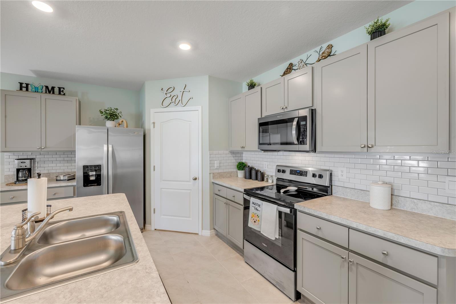 Image 8 of 35 For 2733 Neverland Drive